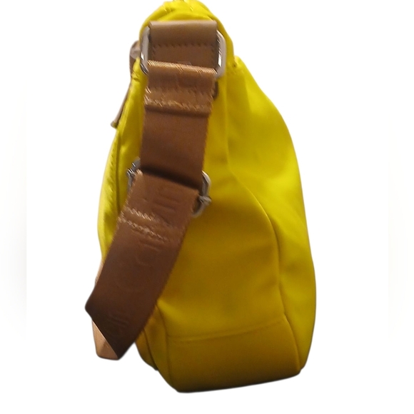 Calvin Klein - NWOT, Nylon Shoulder Bag, XL Main Compartment, 1 Zippered Inside - Picture 4 of 12